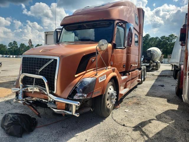 2011 Volvo VNL Semi Truck