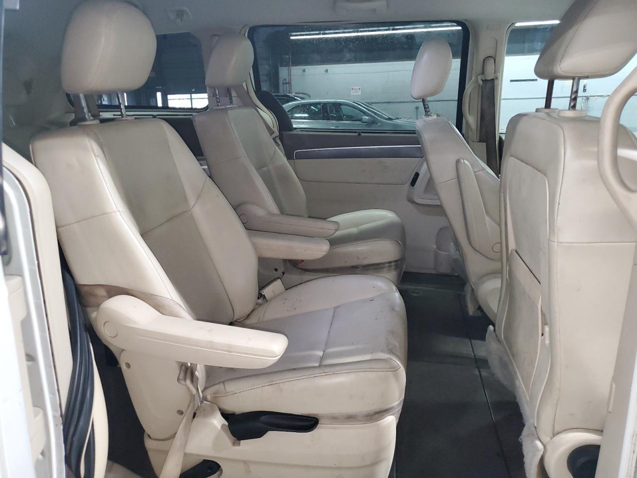 2010 Volkswagen Routan se