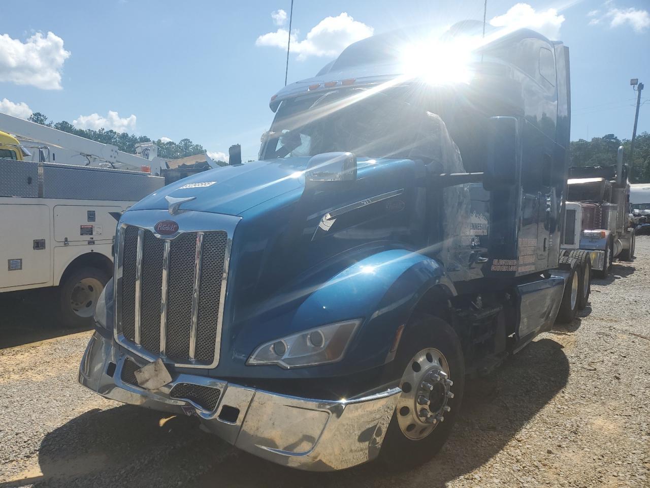 2023 Peterbilt 579 Semi Truck