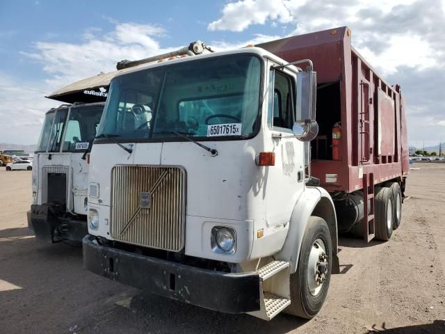 1995 Volvo WX Refuse Truck