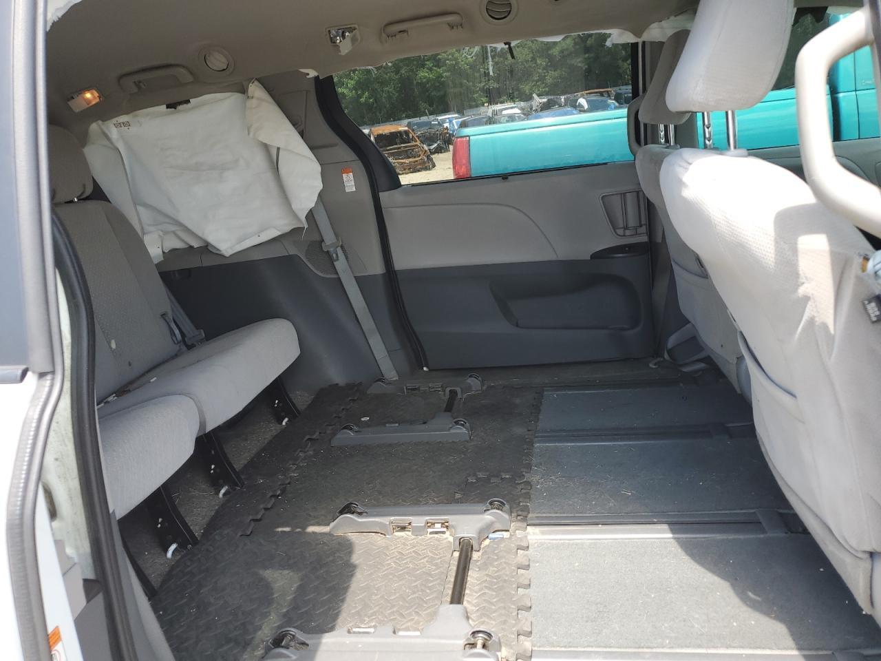 2020 Toyota Sienna le
