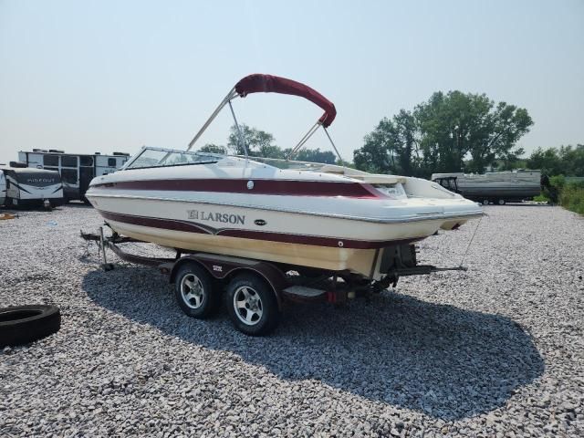 2005 Larson Boat