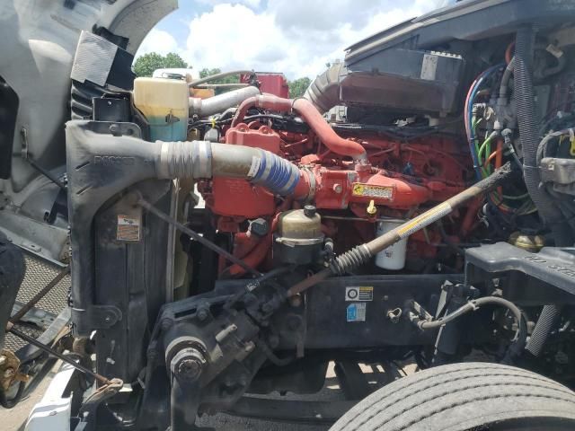 2016 Kenworth T680 Semi Truck