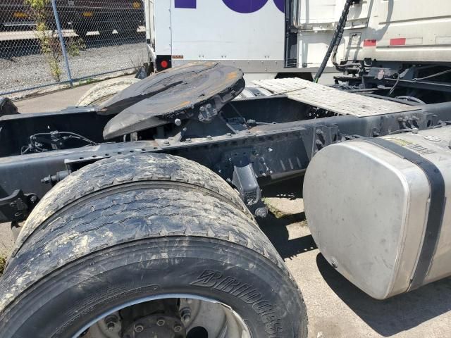 2022 Volvo VNR Semi Truck