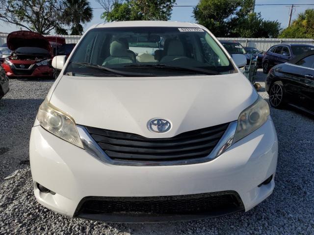 2013 Toyota 2013 Toyt Sienna le