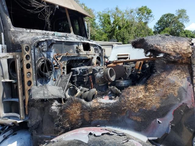 2001 Peterbilt 379 TOW Truck