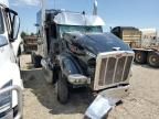 2015 Peterbilt 567 Semi Truck