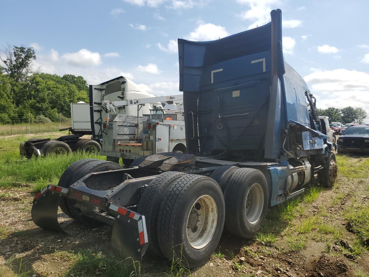 2012 Volvo VNL Semi Truck