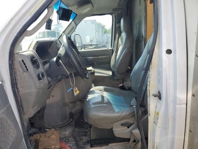 2022 Ford Econoline E350 Super Duty Cutaway Van