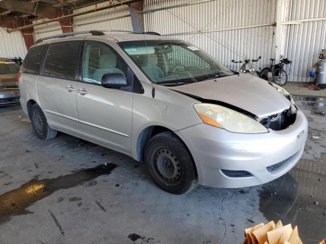 2006 Toyota Sienna le 8 Passenger