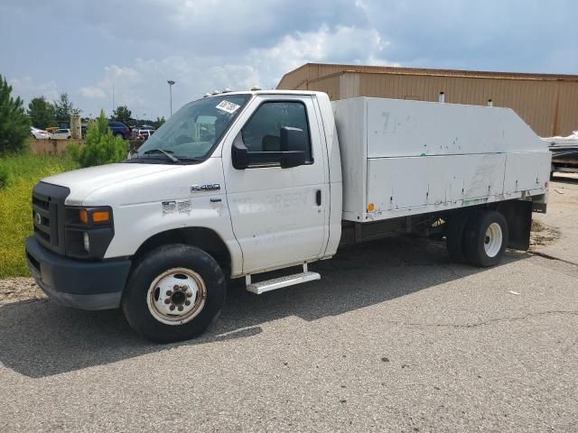 2011 Ford Econoline E450 Super Duty Cutaway Van