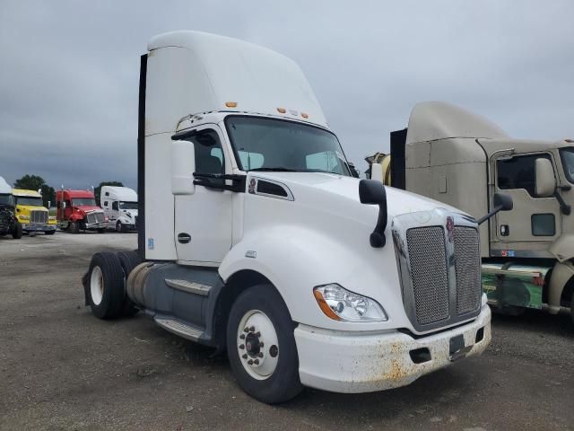 2016 Kenworth T680 Semi Truck