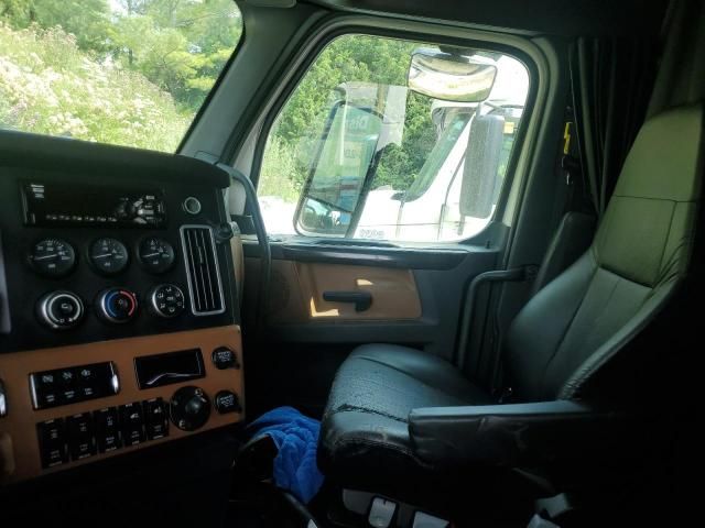 2019 Freightliner Cascadia 126
