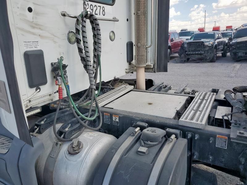 2017 Peterbilt 579 Semi Truck