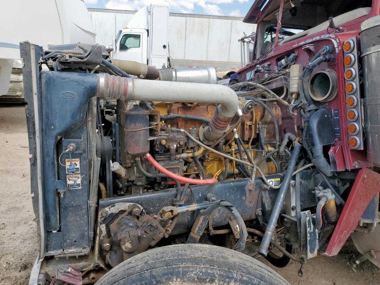 2001 Peterbilt 379 Semi Truck