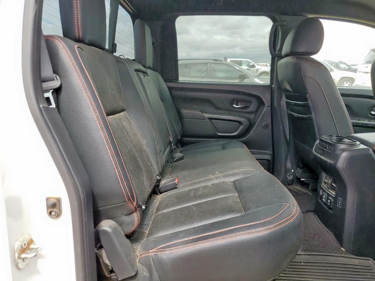 2021 Nissan Titan sv