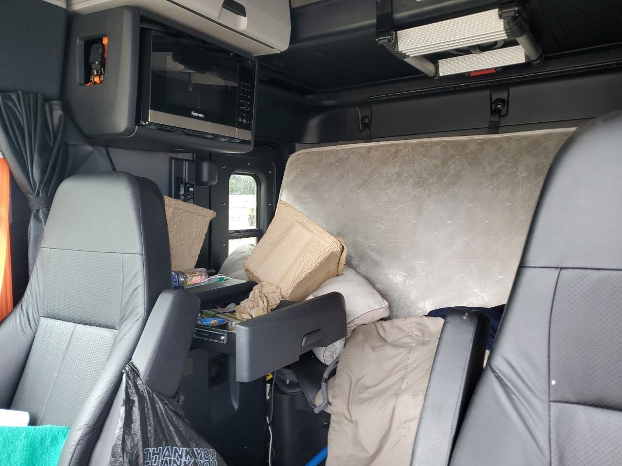 2022 Freigliner 2022 Freightliner Cascadia 126 Semi Truck