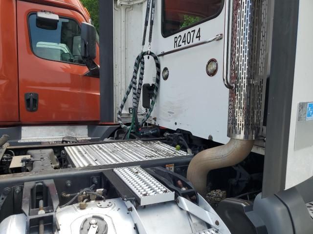 2020 Peterbilt 579 Semi Truck