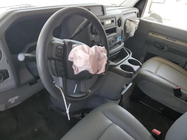 2021 Ford Econoline E350 Super Duty Cutaway Van