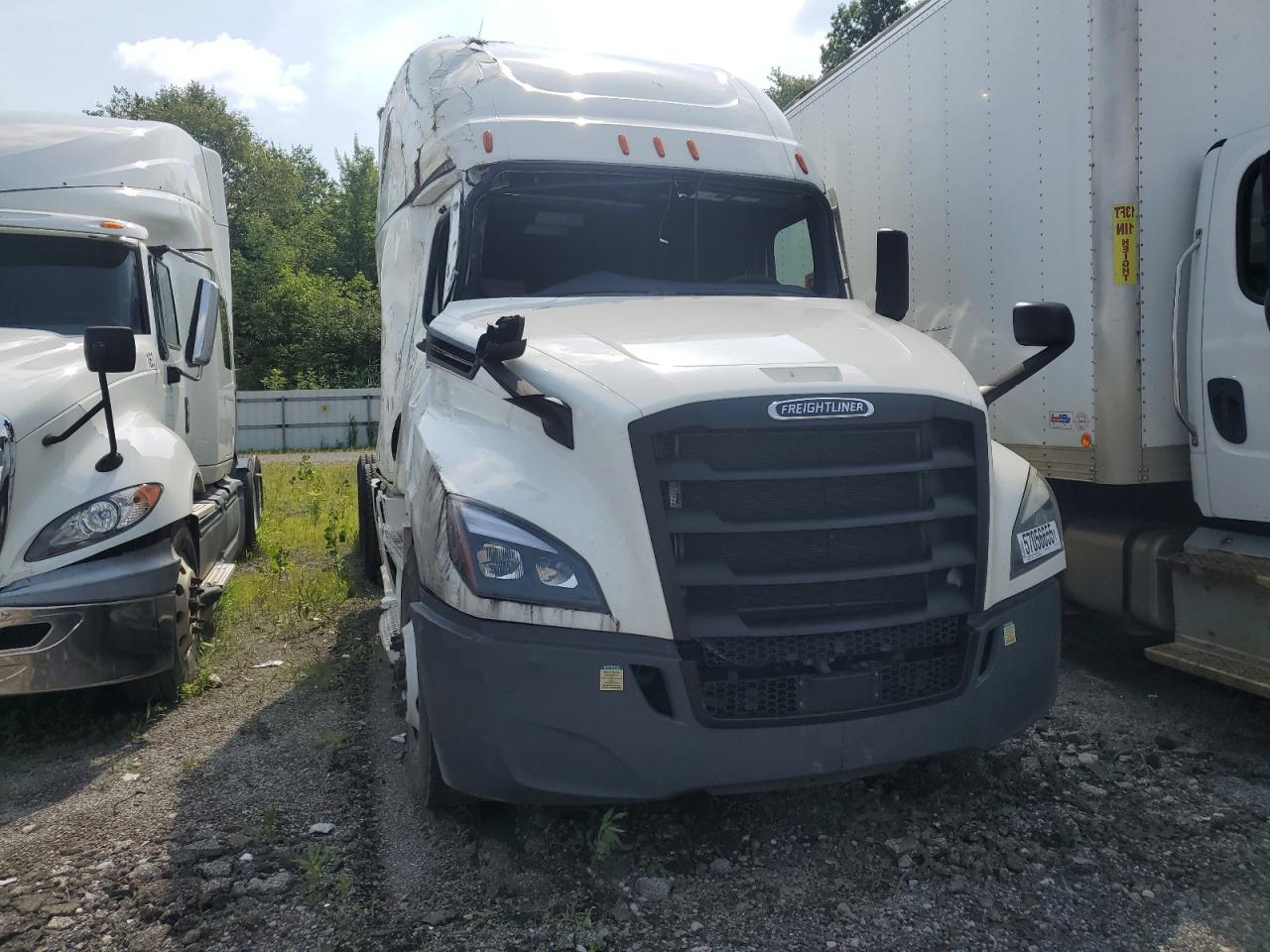 2022 Freigliner 2022 Freightliner Cascadia 126 Semi Truck