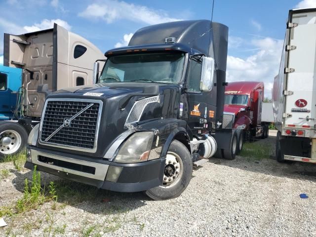 2013 Volvo VNL Semi Truck