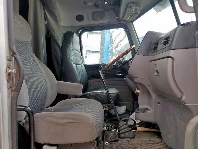 2013 Peterbilt 386 Semi Truck