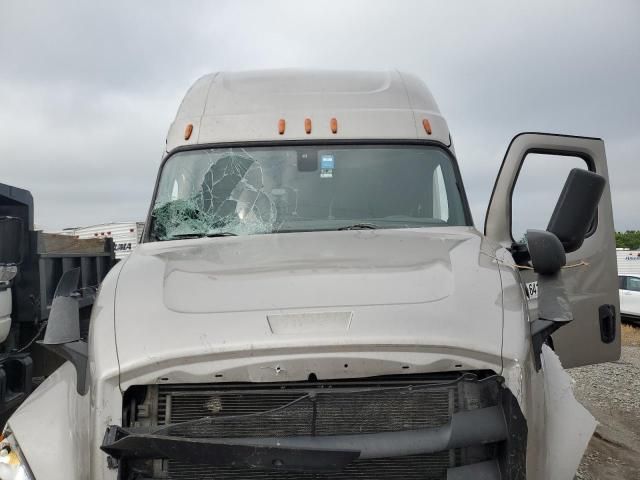 2019 Freightliner Cascadia 126 Semi Truck