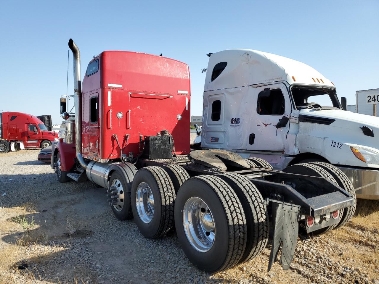 2005 Kenworth W900 Semi Truck