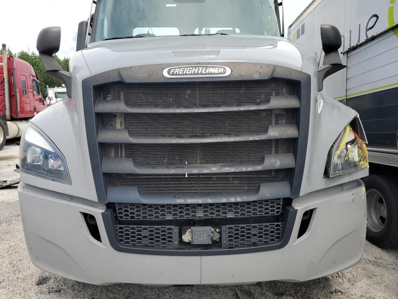 2022 Freightliner Cascadia 126 Semi Truck