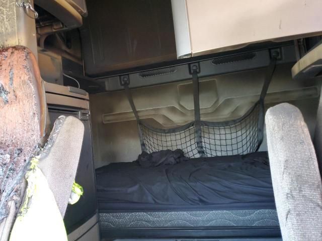 2015 Freightliner Cascadia 125 Semi Truck