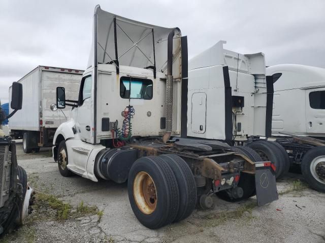 2014 Kenworth T680 Semi Truck