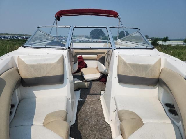 2005 Larson Boat
