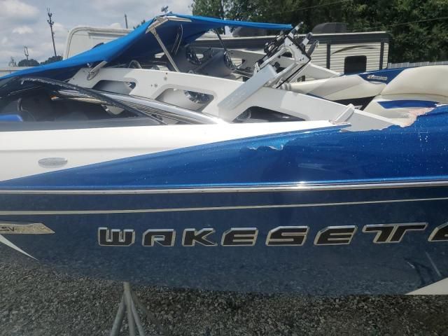 2014 Malibu LSV Wakese Boat Inboard Engine