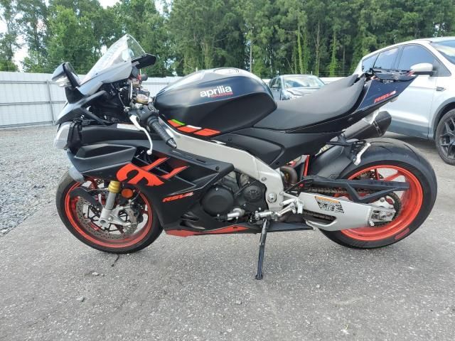 2023 Aprilia RSV4 1100