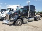 2015 Peterbilt 567 Semi Truck