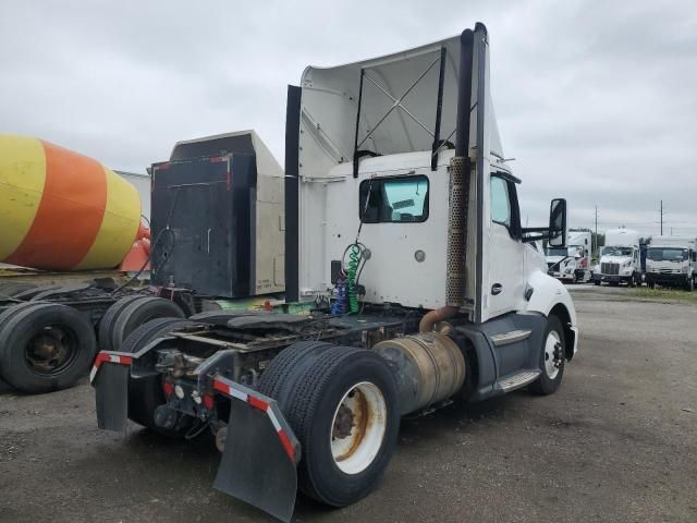 2016 Kenworth T680 Semi Truck