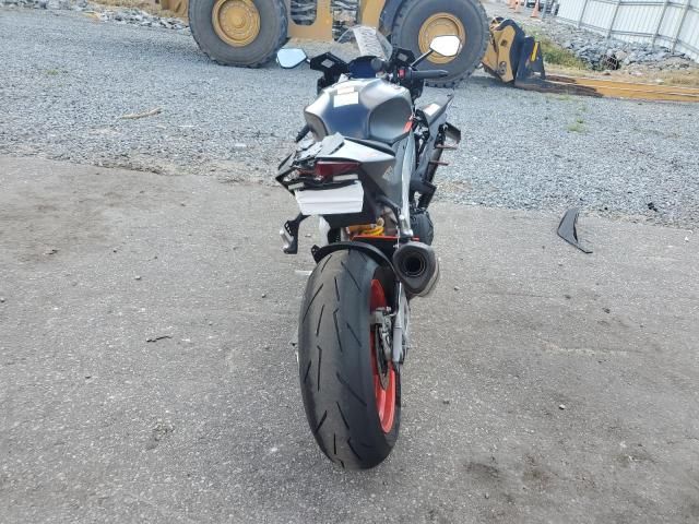 2023 Aprilia RSV4 1100