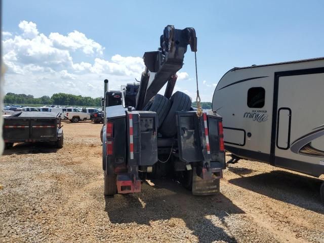 2001 Peterbilt 379 TOW Truck