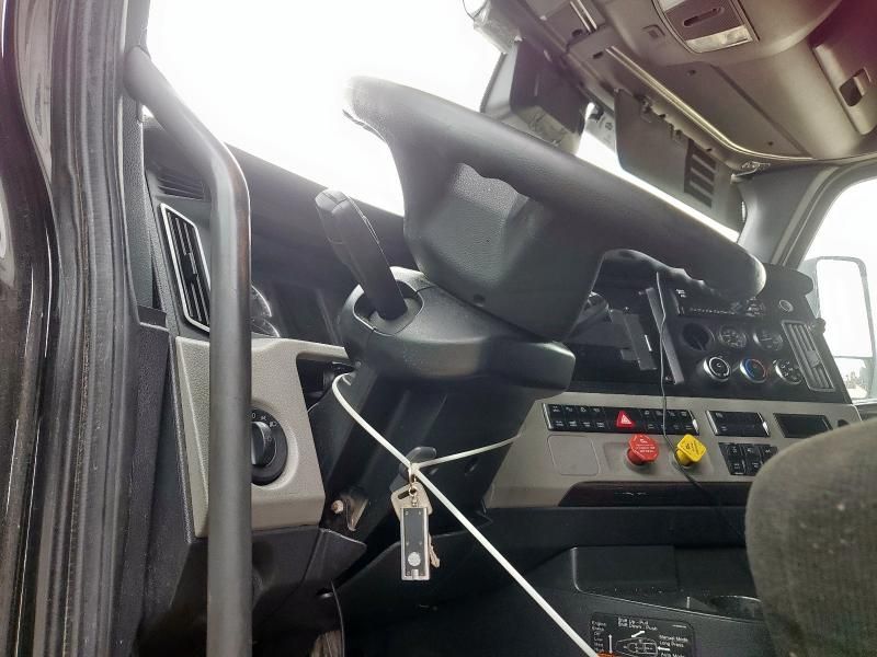 2021 Freightliner Cascadia 126 Semi Truck