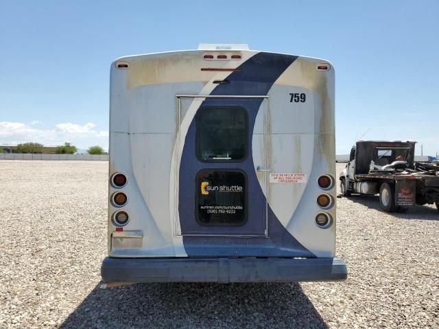 2013 Ford Econoline E450 Super Duty Cutaway Van