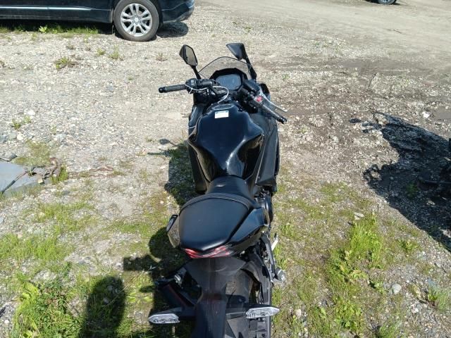 2025 Kawasaki EX650 R