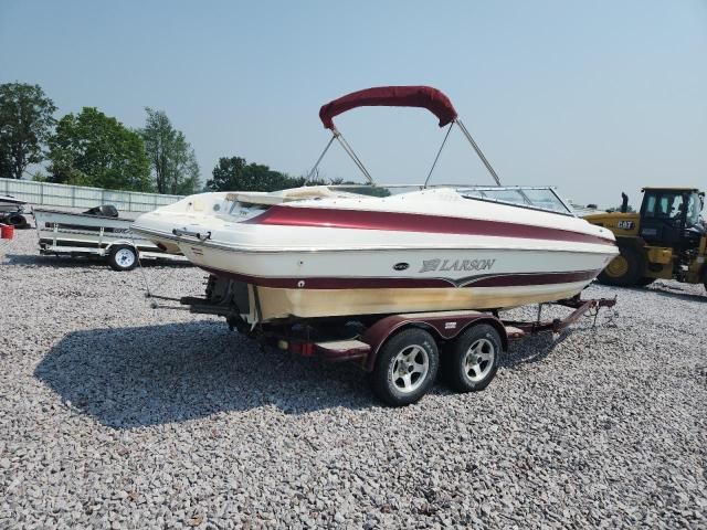 2005 Larson Boat