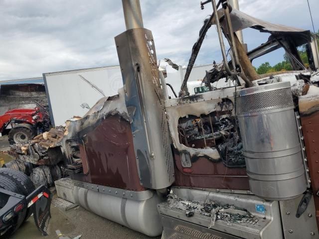 2019 Peterbilt 389 Semi Truck