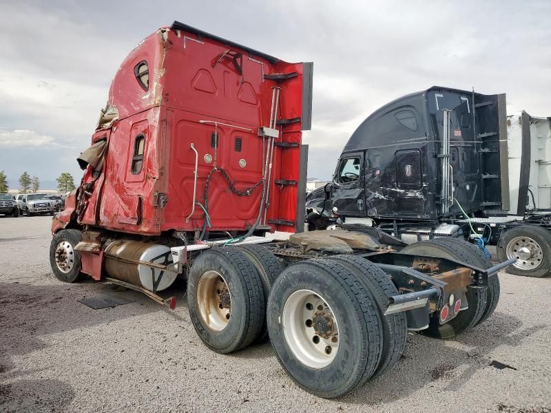 2013 Freightliner Cascadia 125 Semi Truck