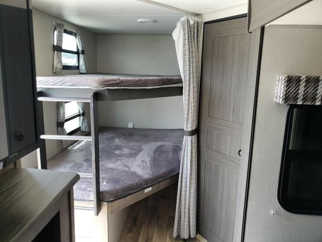 2021 Trailers Stratus Venture
