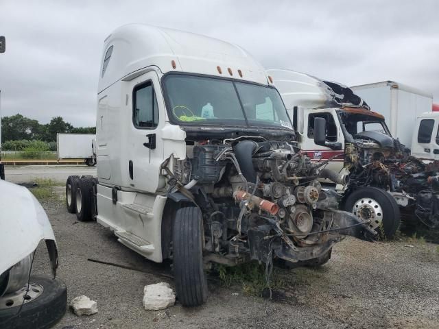 2018 Freightliner Cascadia 125 Semi Truck