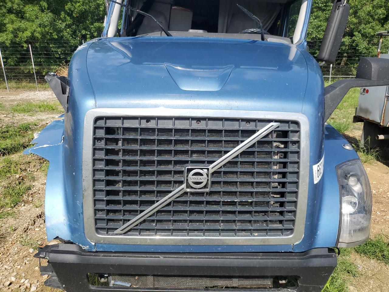 2012 Volvo VNL Semi Truck