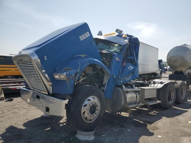 2000 Freightliner FLD120 Semi Truck