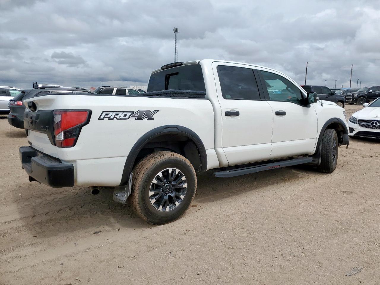 2021 Nissan Titan sv