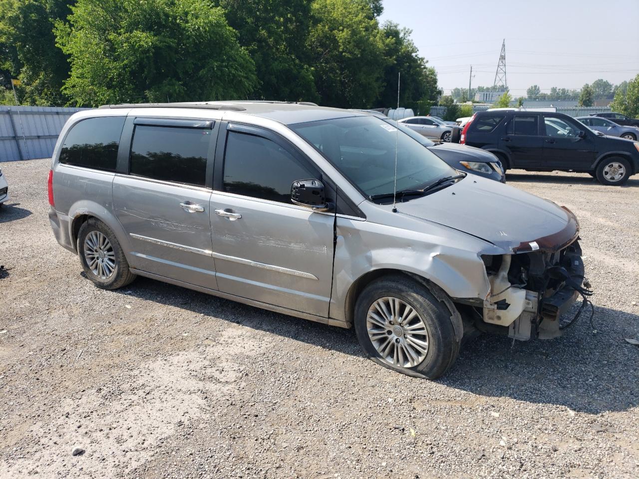 2014 Chrysler Town & Country Touring l